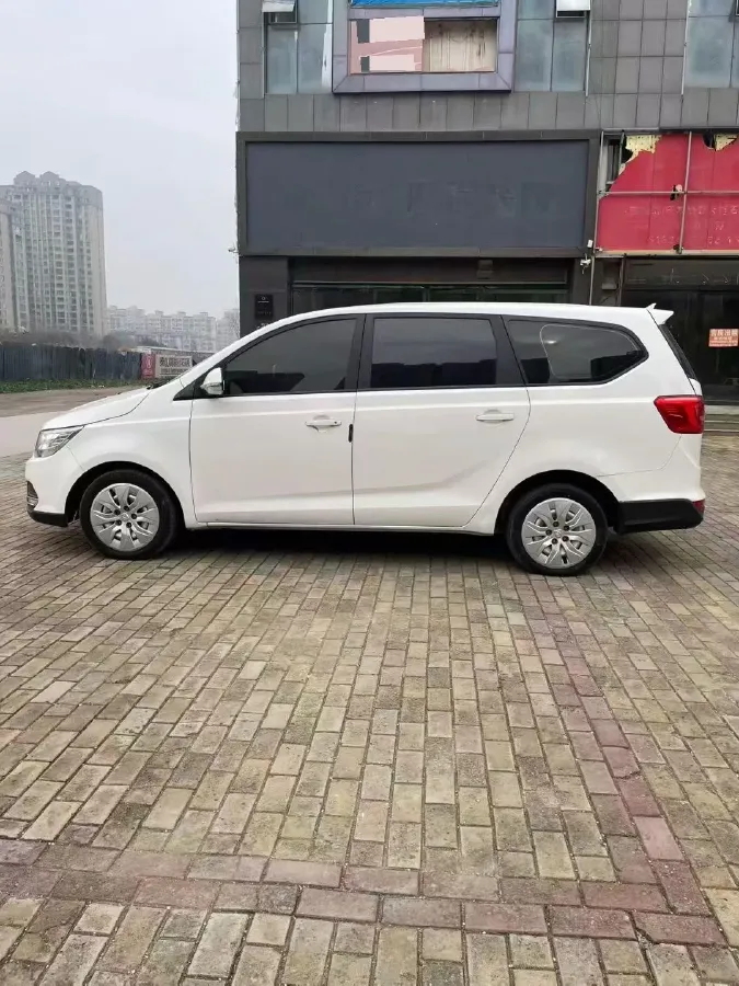2019 BaoJun 730 1.5L 105HP L4 6MT,autocango,china used car exporter,china ev exporter,chinese used car exporter,chinese used ev exporter