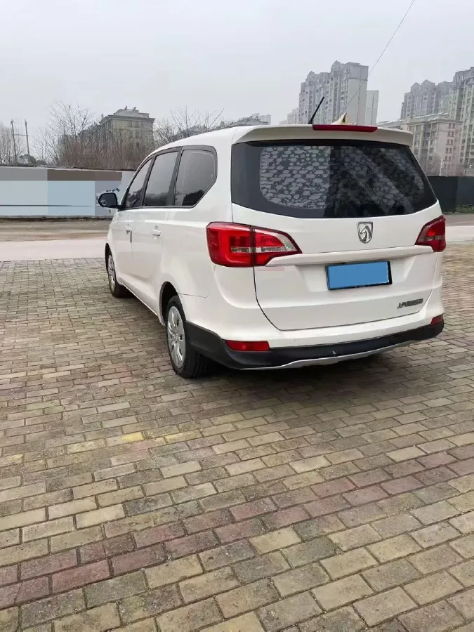 2019 BaoJun 730 1.5L 105HP L4 6MT,autocango,china used car exporter,china ev exporter,chinese used car exporter,chinese used ev exporter