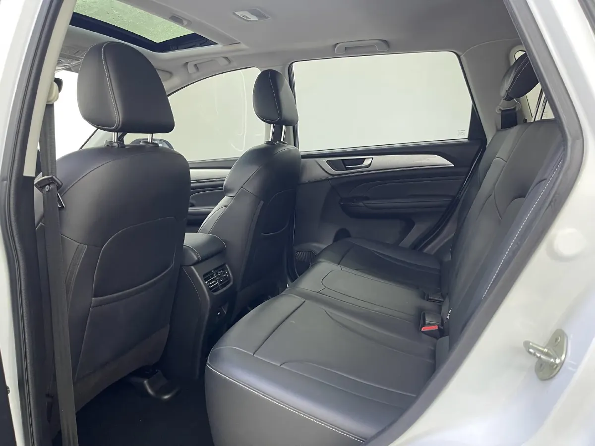 2021 Haval M6 1.5T 150HP L4 7DCT,autocango,china used car exporter,china ev exporter,chinese used car exporter,chinese used ev exporter