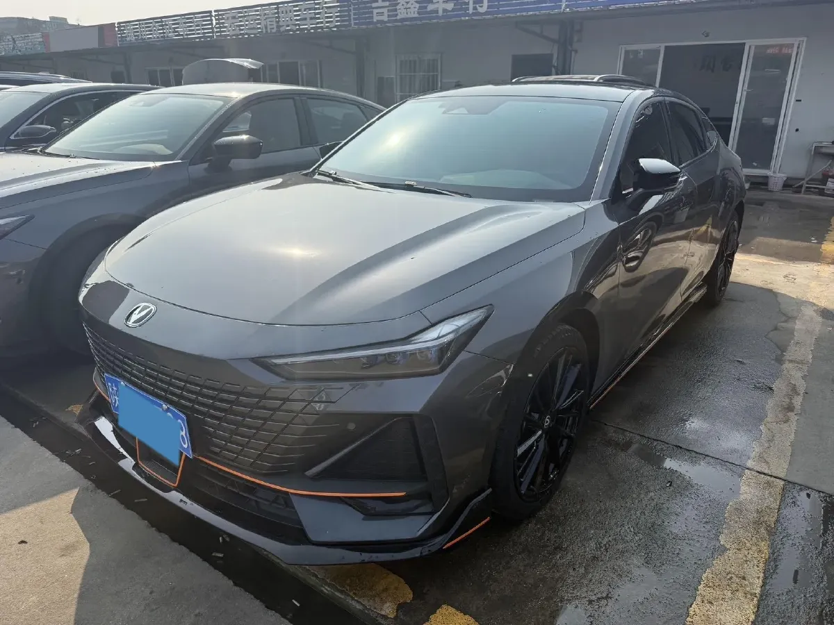 2023 ChangAn UNI-V 1.5T 188HP L4 7DCT,autocango,china used car exporter,china ev exporter,chinese used car exporter,chinese used ev exporter