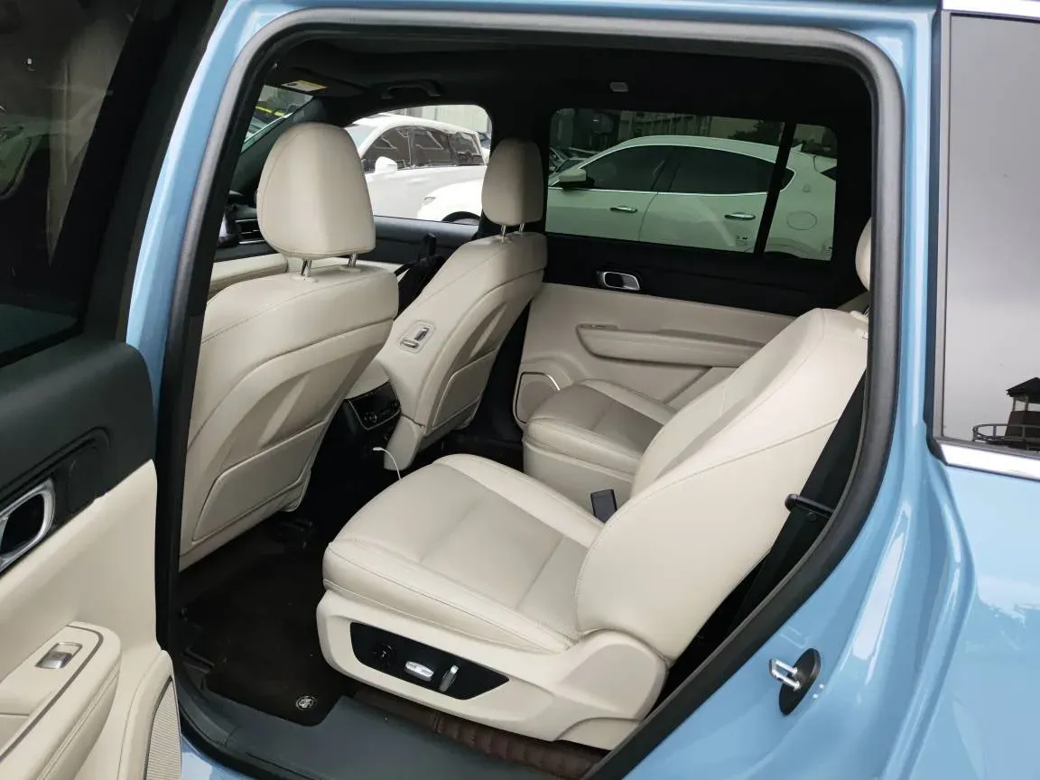 2021 Li ONE Range Extended 131HP REEV 40.5KWH,autocango,china used car exporter,china ev exporter,chinese used car exporter,chinese used ev exporter