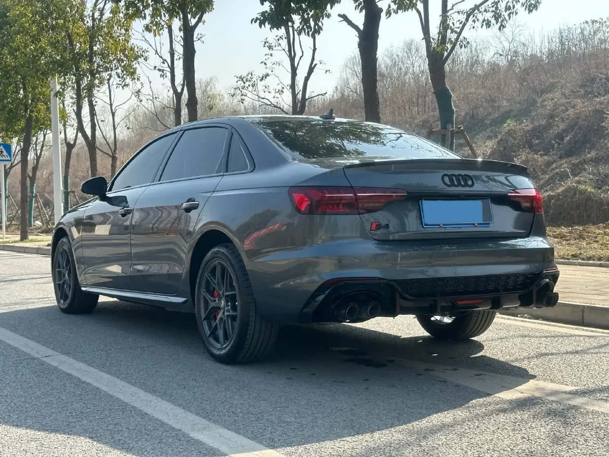 2022 Audi A4L 2.0T 150HP L4 7DCT,autocango,china used car exporter,china ev exporter,chinese used car exporter,chinese used ev exporter