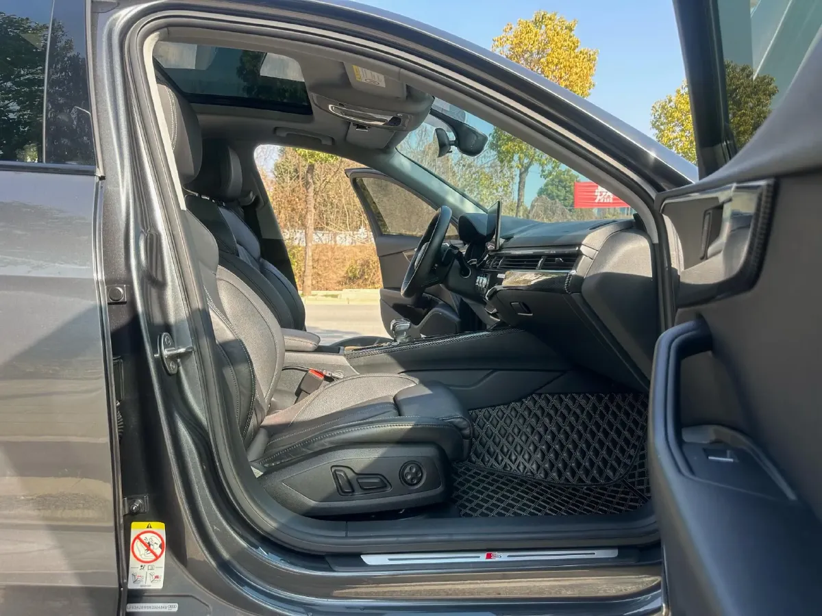 2022 Audi A4L 2.0T 150HP L4 7DCT,autocango,china used car exporter,china ev exporter,chinese used car exporter,chinese used ev exporter