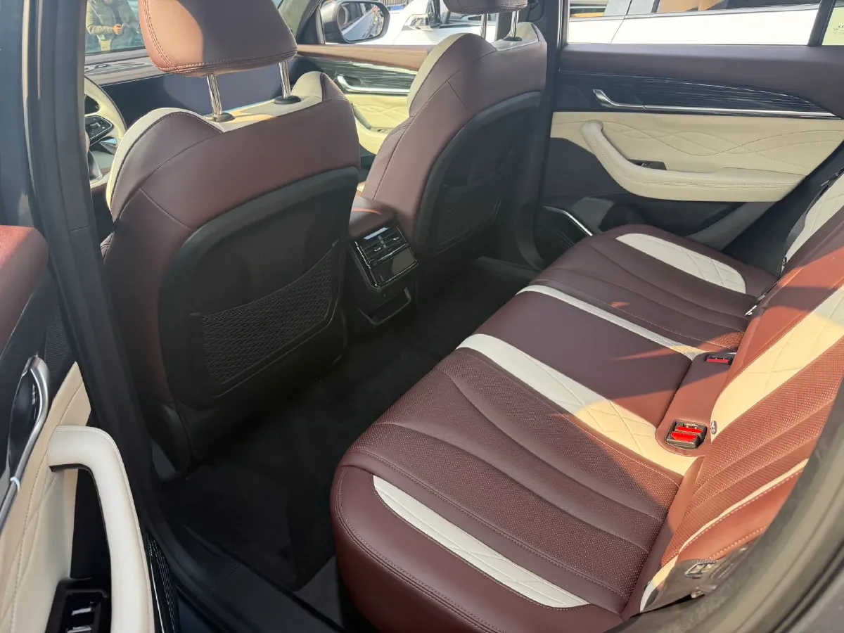 2021 Geely Monjaro 2.0T 218HP L4 7DCT,autocango,china used car exporter,china ev exporter,chinese used car exporter,chinese used ev exporter