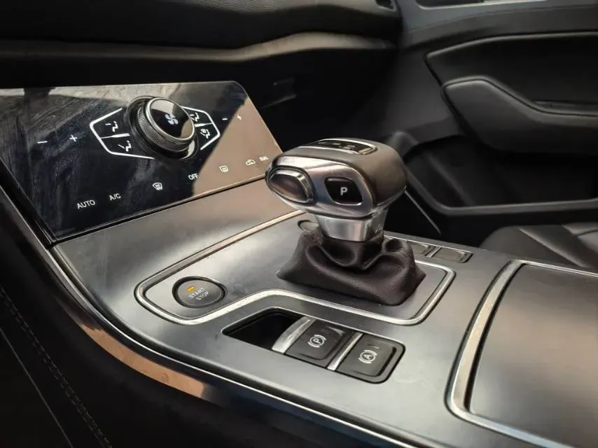 2022 HongQi H5 1.5T 169HP L4 7DCT,autocango,china used car exporter,china ev exporter,chinese used car exporter,chinese used ev exporter