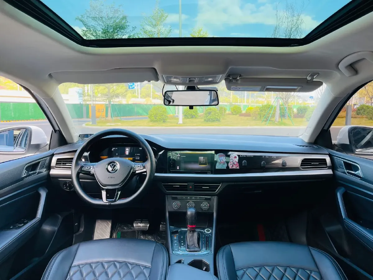 2022 Volkswagen T-Roc 1.4T 150HP L4 7DCT,autocango,china used car exporter,china ev exporter,chinese used car exporter,chinese used ev exporter