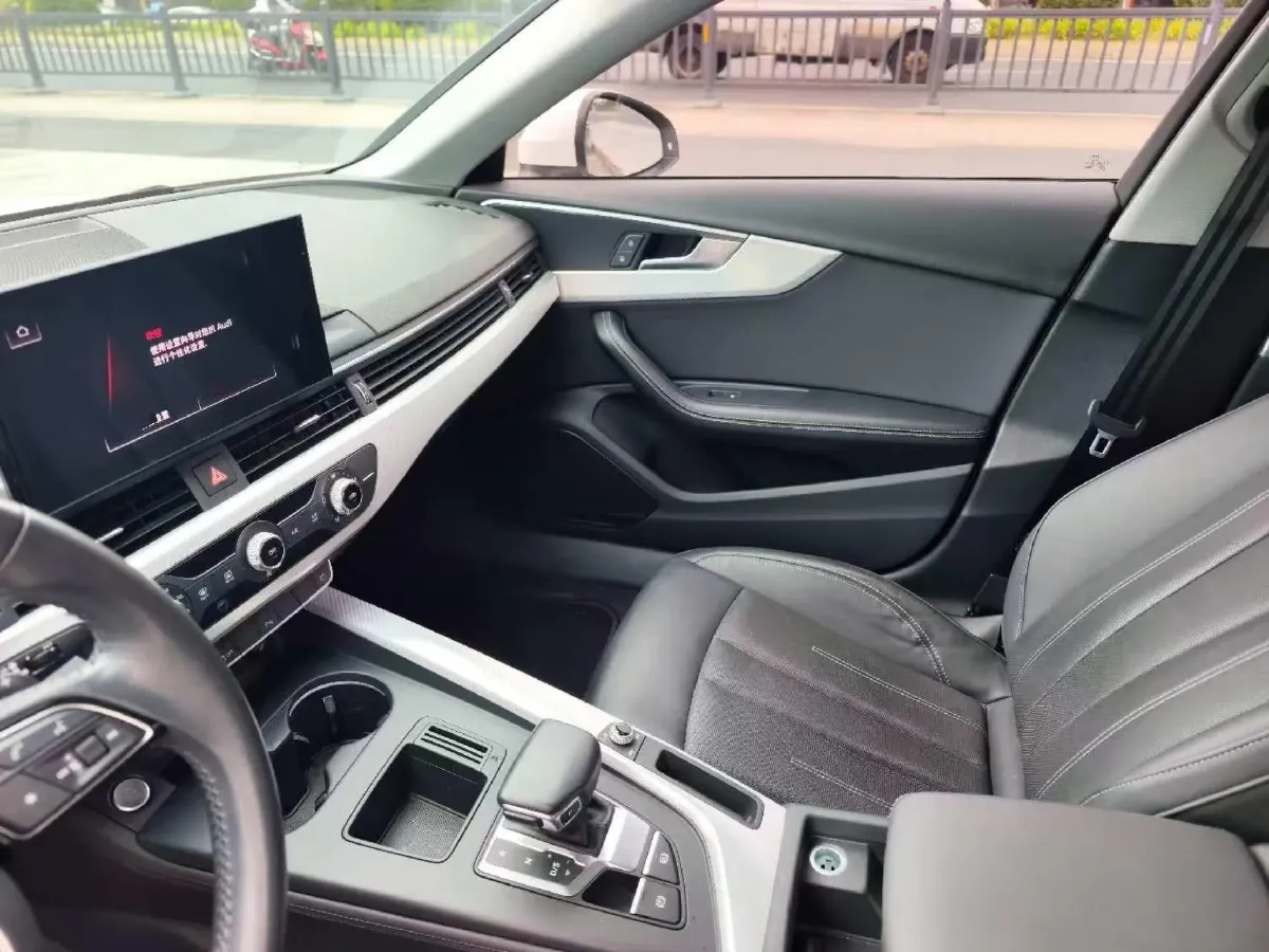 2020 Audi A4L 2.0T 190HP L4 7DCT,autocango,china used car exporter,china ev exporter,chinese used car exporter,chinese used ev exporter