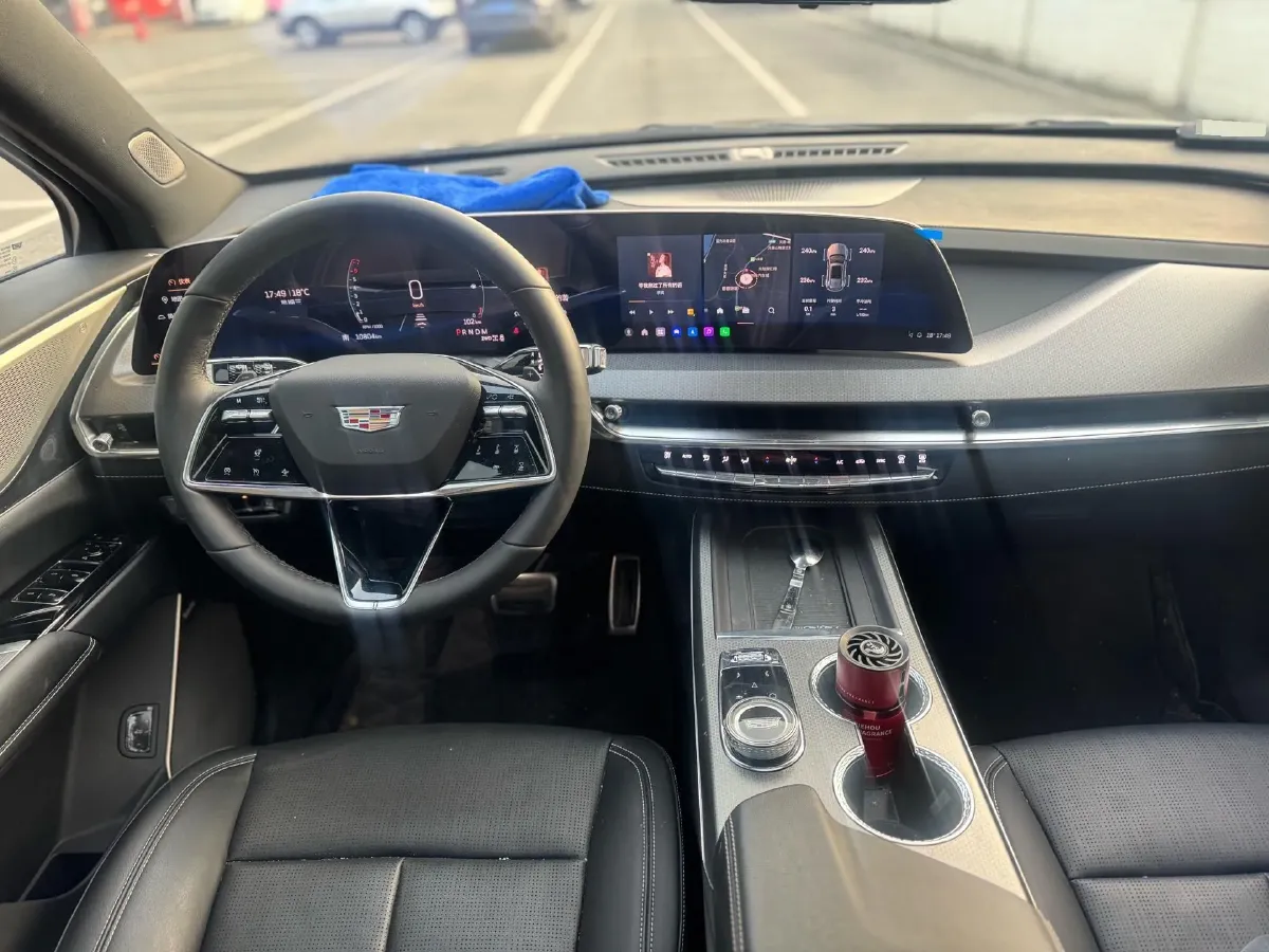 2025 Cadillac XT5 2.0T 237HP L4 9AT,autocango,china used car exporter,china ev exporter,chinese used car exporter,chinese used ev exporter
