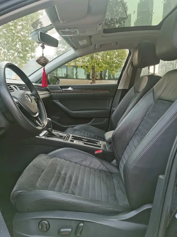 2017 Volkswagen Magotan 1.8T 180HP L4 7DCT,autocango,china used car exporter,china ev exporter,chinese used car exporter,chinese used ev exporter