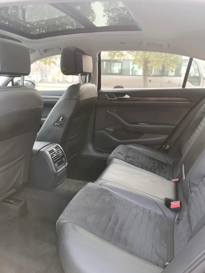 2017 Volkswagen Magotan 1.8T 180HP L4 7DCT,autocango,china used car exporter,china ev exporter,chinese used car exporter,chinese used ev exporter