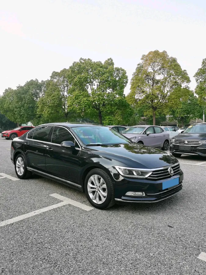 2017 Volkswagen Magotan 1.8T 180HP L4 7DCT,autocango,china used car exporter,china ev exporter,chinese used car exporter,chinese used ev exporter