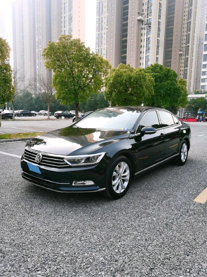 2017 Volkswagen Magotan 1.8T 180HP L4 7DCT,autocango,china used car exporter,china ev exporter,chinese used car exporter,chinese used ev exporter