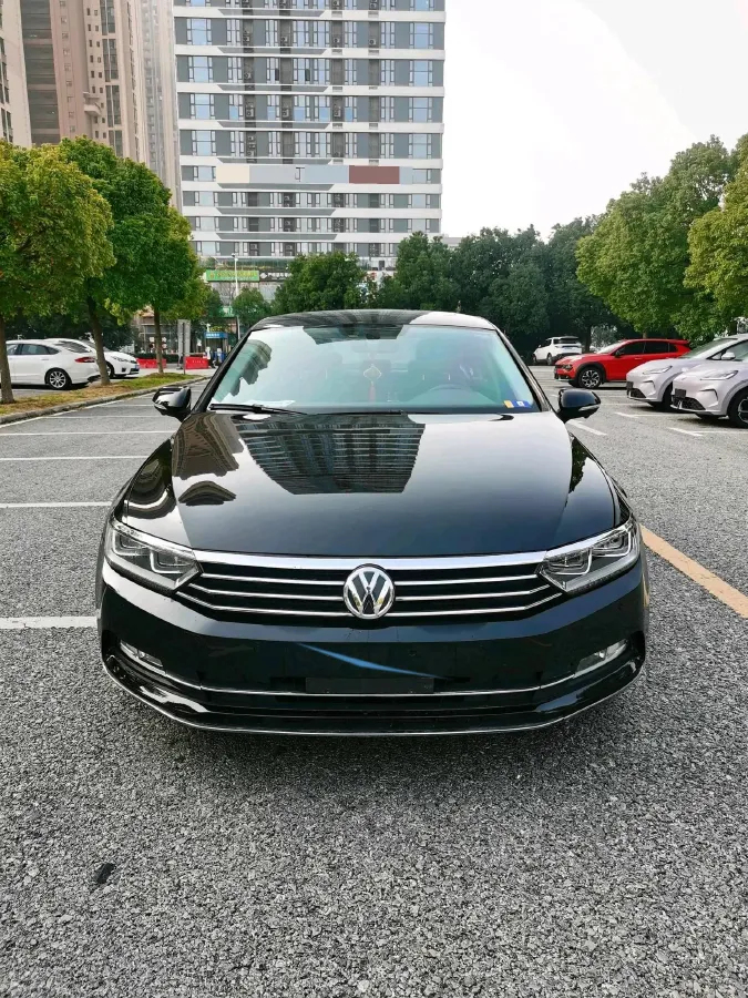2017 Volkswagen Magotan 1.8T 180HP L4 7DCT,autocango,china used car exporter,china ev exporter,chinese used car exporter,chinese used ev exporter