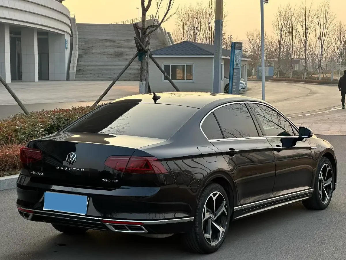 2023 Volkswagen Magotan 2.0T 220HP L4 7DCT,autocango,china used car exporter,china ev exporter,chinese used car exporter,chinese used ev exporter