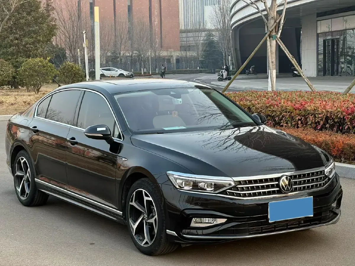 2023 Volkswagen Magotan 2.0T 220HP L4 7DCT,autocango,china used car exporter,china ev exporter,chinese used car exporter,chinese used ev exporter