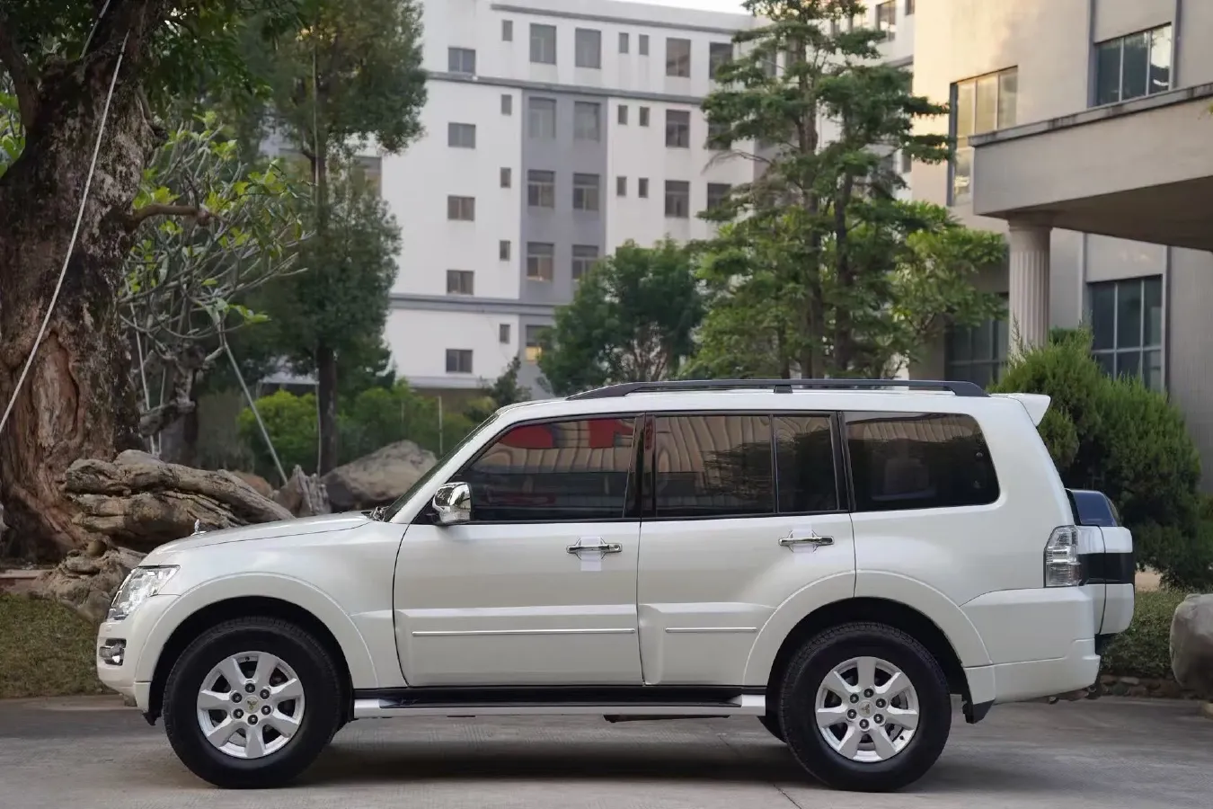 2020 Mitsubishi Pajero 3.0L 174HP V6 5AT,autocango,china used car exporter,china ev exporter,chinese used car exporter,chinese used ev exporter