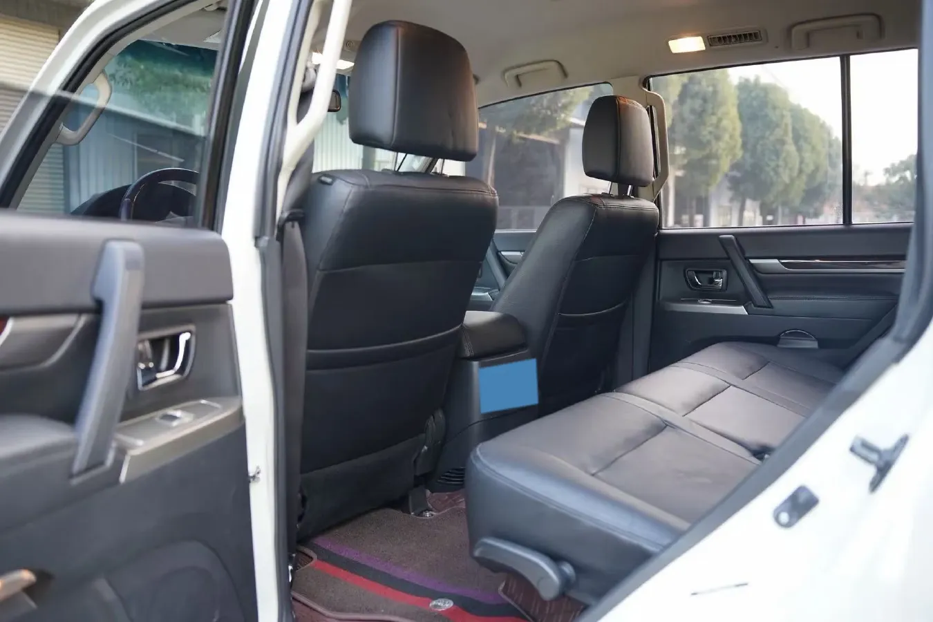 2020 Mitsubishi Pajero 3.0L 174HP V6 5AT,autocango,china used car exporter,china ev exporter,chinese used car exporter,chinese used ev exporter