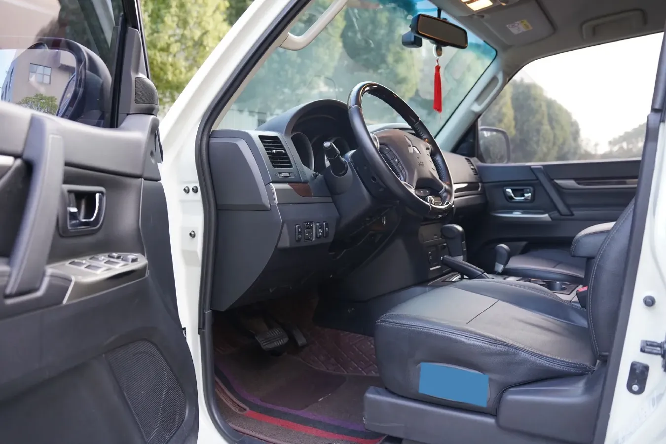 2020 Mitsubishi Pajero 3.0L 174HP V6 5AT,autocango,china used car exporter,china ev exporter,chinese used car exporter,chinese used ev exporter