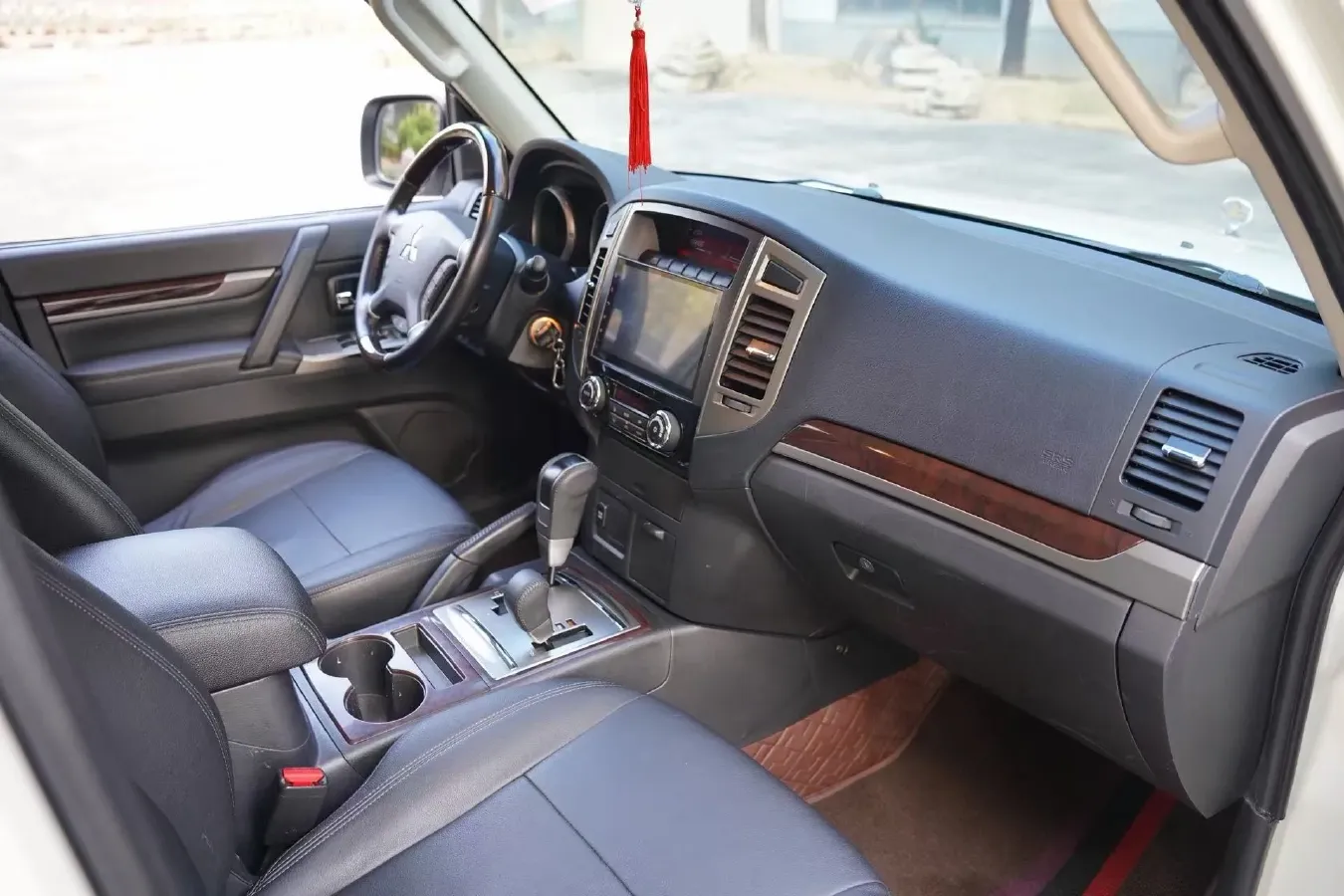 2020 Mitsubishi Pajero 3.0L 174HP V6 5AT,autocango,china used car exporter,china ev exporter,chinese used car exporter,chinese used ev exporter