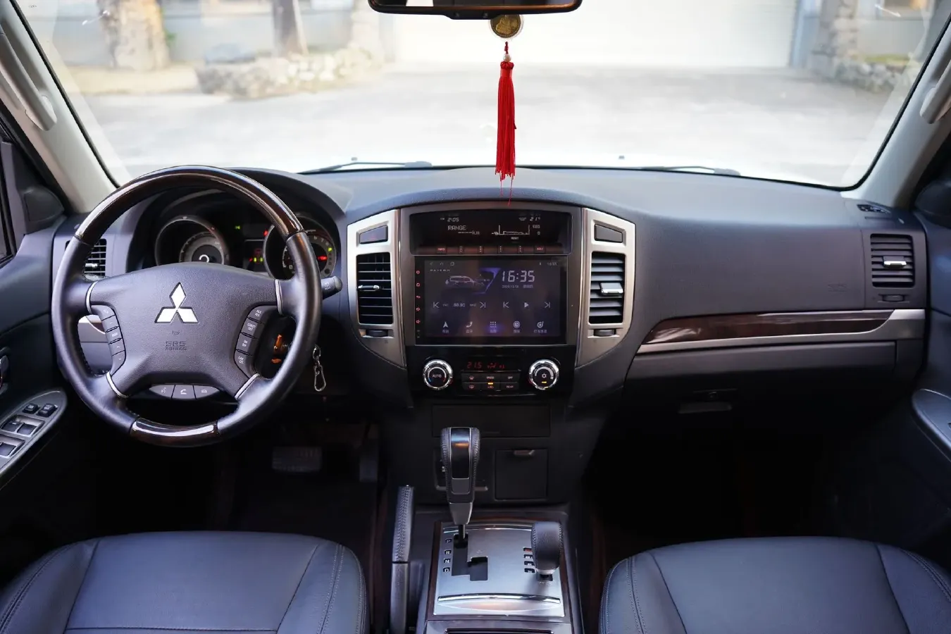 2020 Mitsubishi Pajero 3.0L 174HP V6 5AT,autocango,china used car exporter,china ev exporter,chinese used car exporter,chinese used ev exporter