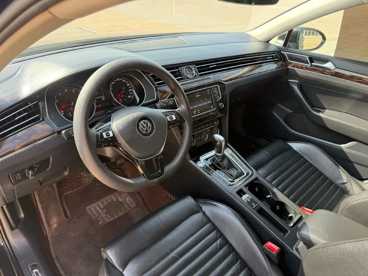 2018 Volkswagen Magotan 1.8T 180HP L4 7DCT,autocango,china used car exporter,china ev exporter,chinese used car exporter,chinese used ev exporter