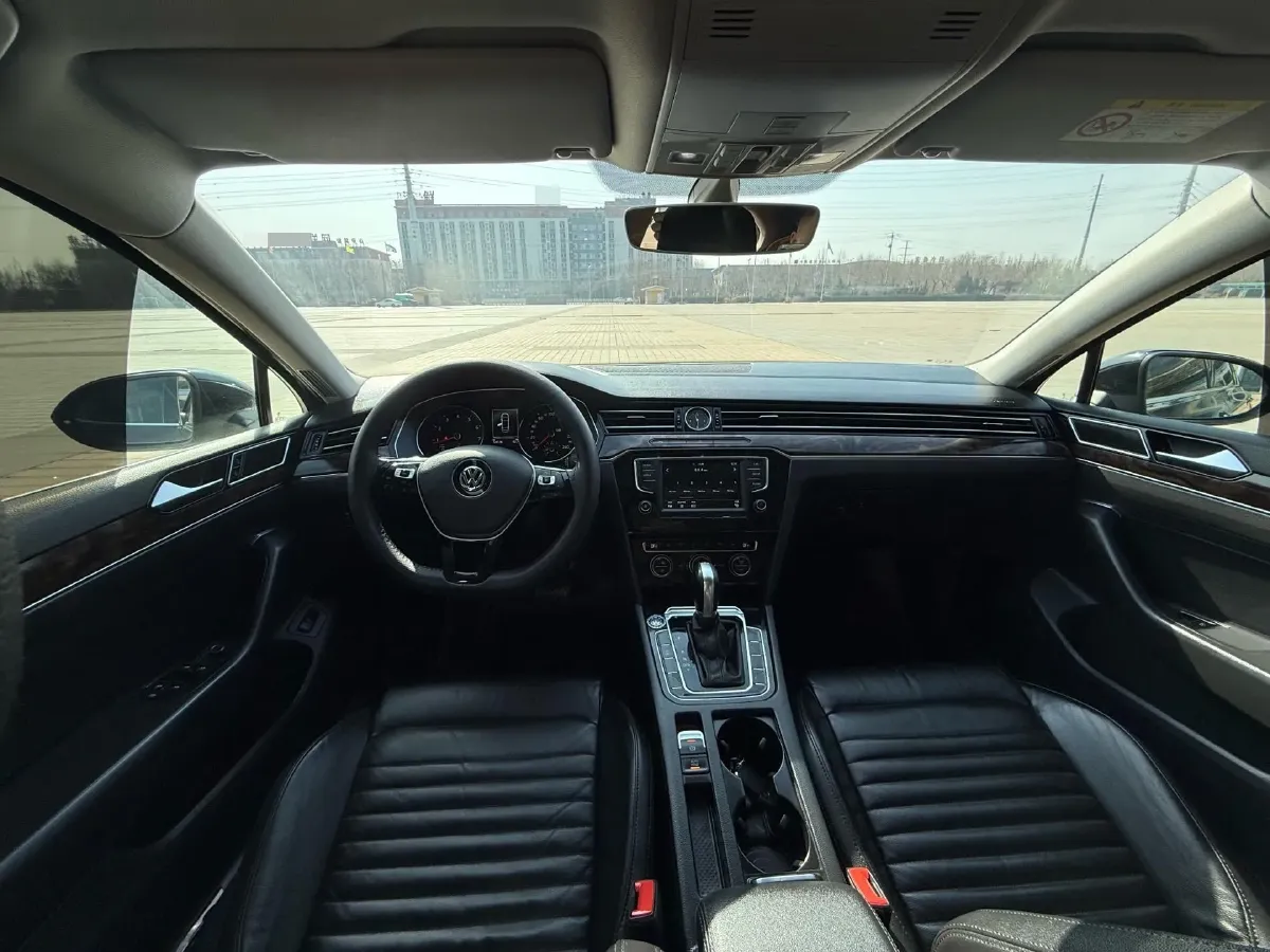 2018 Volkswagen Magotan 1.8T 180HP L4 7DCT,autocango,china used car exporter,china ev exporter,chinese used car exporter,chinese used ev exporter