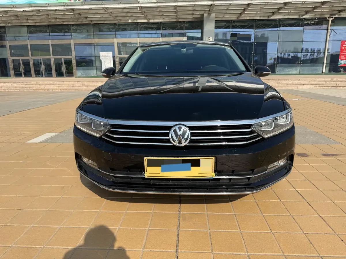 2018 Volkswagen Magotan 1.8T 180HP L4 7DCT,autocango,china used car exporter,china ev exporter,chinese used car exporter,chinese used ev exporter
