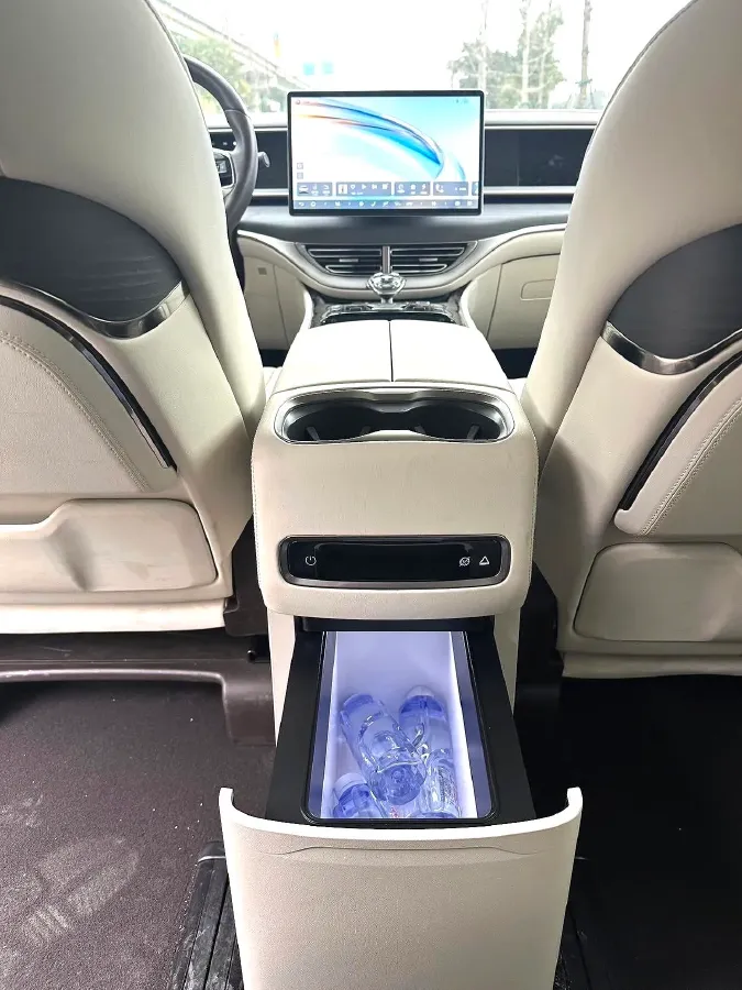 2025 Denza D9 1.5T 156HP L4 E-CVT PHEV 40KWH,autocango,china used car exporter,china ev exporter,chinese used car exporter,chinese used ev exporter