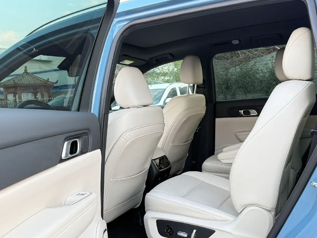 2021 Li ONE Range Extended 131HP REEV 40.5KWH,autocango,china used car exporter,china ev exporter,chinese used car exporter,chinese used ev exporter