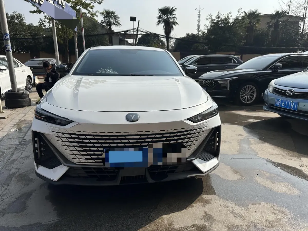 2023 ChangAn UNI-V 1.5T 188HP L4 7DCT,autocango,china used car exporter,china ev exporter,chinese used car exporter,chinese used ev exporter