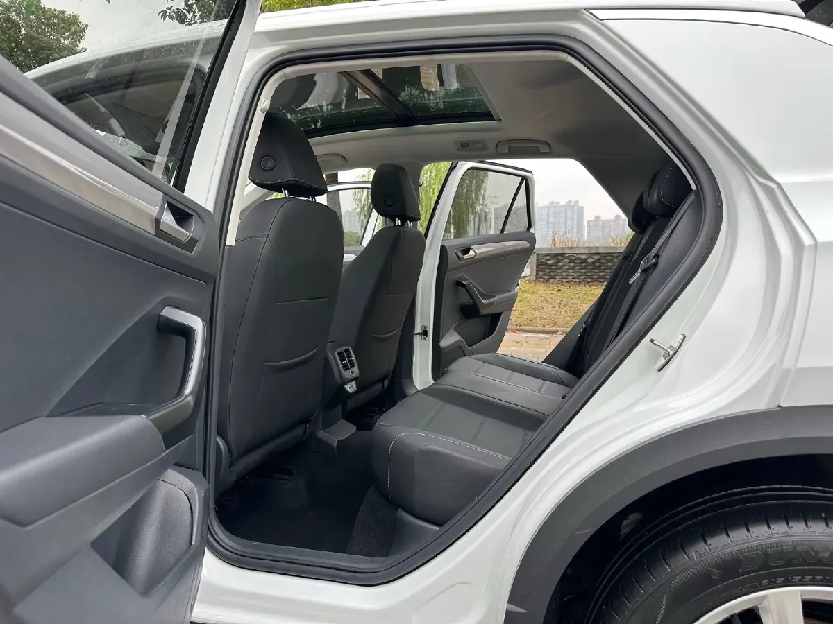 2021 Volkswagen T-Roc 1.4T 150HP L4 7DCT,autocango,china used car exporter,china ev exporter,chinese used car exporter,chinese used ev exporter