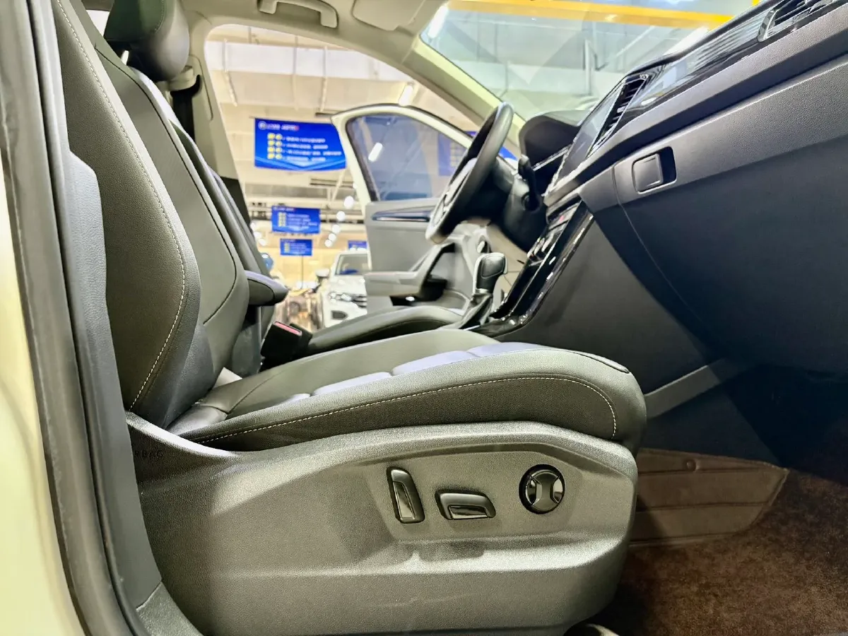 2022 Volkswagen T-Roc 1.4T 150HP L4 7DCT,autocango,china used car exporter,china ev exporter,chinese used car exporter,chinese used ev exporter