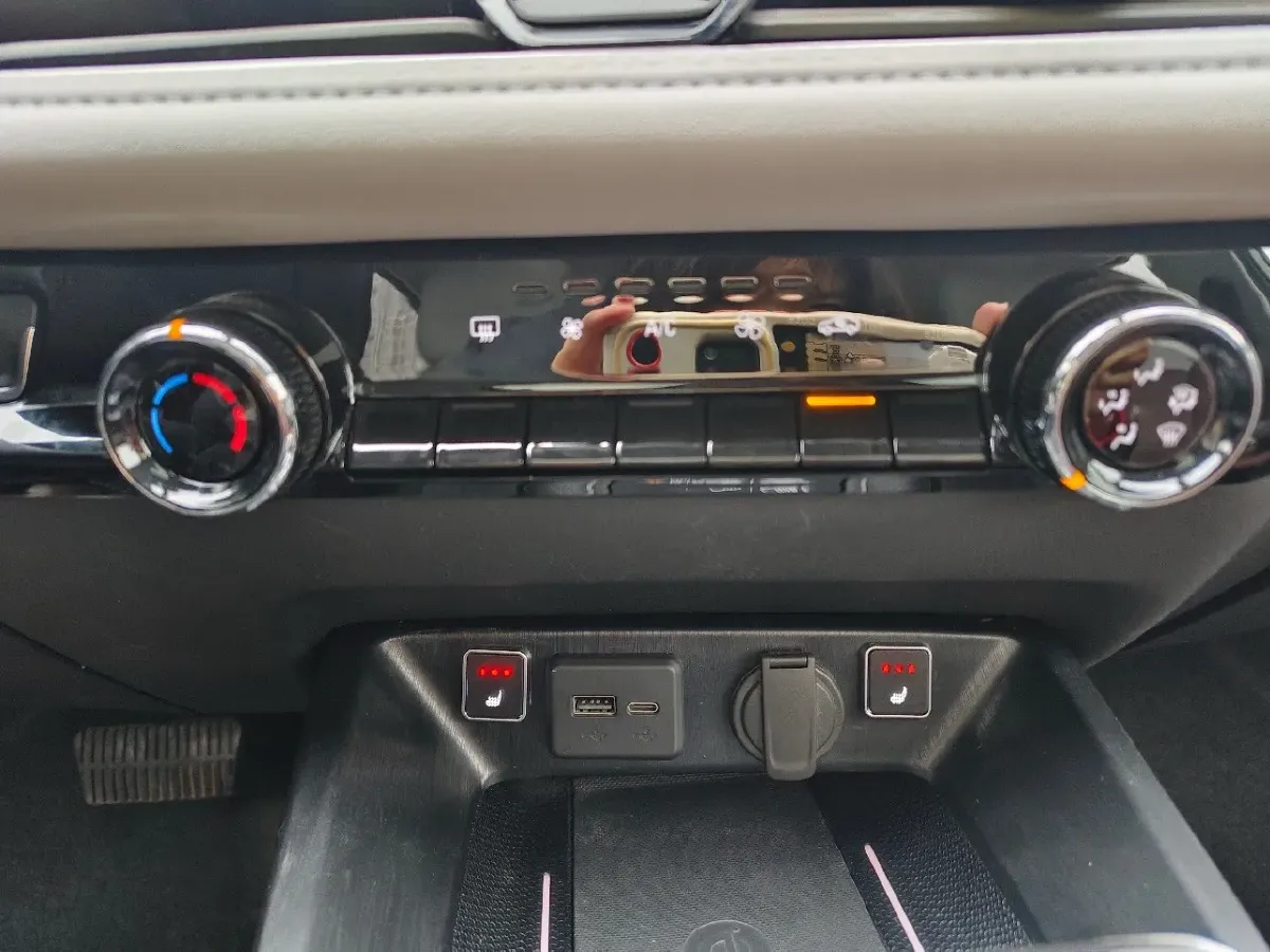 2023 Chevrolet Monza 1.5L 113HP L4 6DCT,autocango,china used car exporter,china ev exporter,chinese used car exporter,chinese used ev exporter