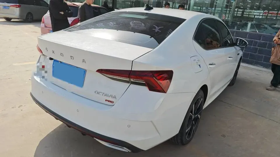 2021 Skoda Octavia 1.4T 150HP L4 7DCT,autocango,china used car exporter,china ev exporter,chinese used car exporter,chinese used ev exporter