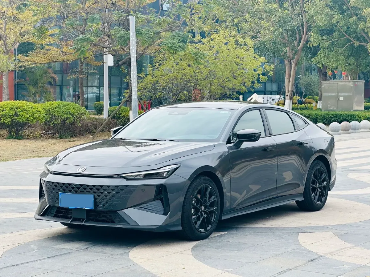 2024 ChangAn UNI-V 1.5T 188HP L4 7DCT,autocango,china used car exporter,china ev exporter,chinese used car exporter,chinese used ev exporter