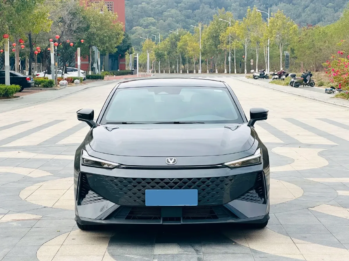 2024 ChangAn UNI-V 1.5T 188HP L4 7DCT,autocango,china used car exporter,china ev exporter,chinese used car exporter,chinese used ev exporter