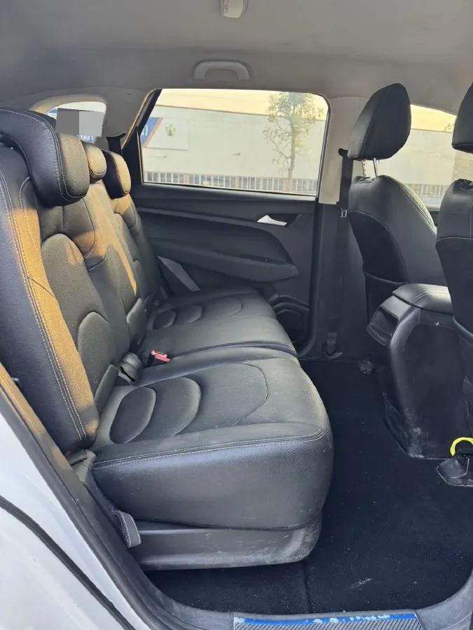 2019 BaoJun 530 1.5T 150HP L4 6MT,autocango,china used car exporter,china ev exporter,chinese used car exporter,chinese used ev exporter