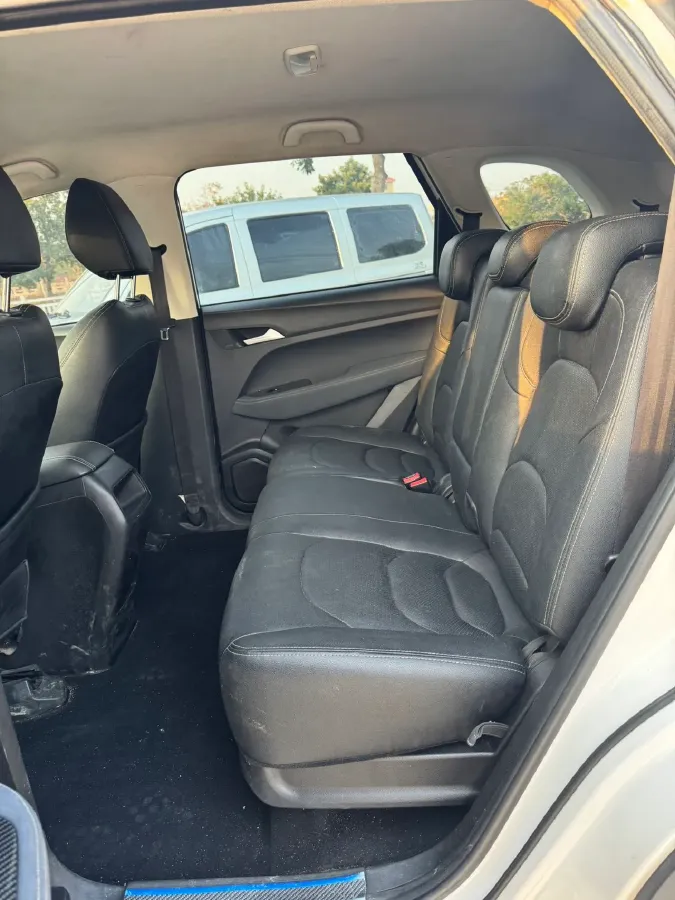 2019 BaoJun 530 1.5T 150HP L4 6MT,autocango,china used car exporter,china ev exporter,chinese used car exporter,chinese used ev exporter