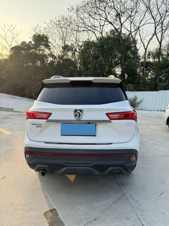 2019 BaoJun 530 1.5T 150HP L4 6MT,autocango,china used car exporter,china ev exporter,chinese used car exporter,chinese used ev exporter