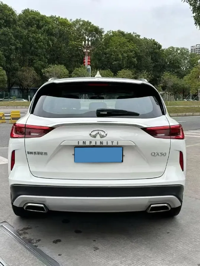 2018 Infiniti QX30 2.0T 211HP L4 7DCT,autocango,china used car exporter,china ev exporter,chinese used car exporter,chinese used ev exporter