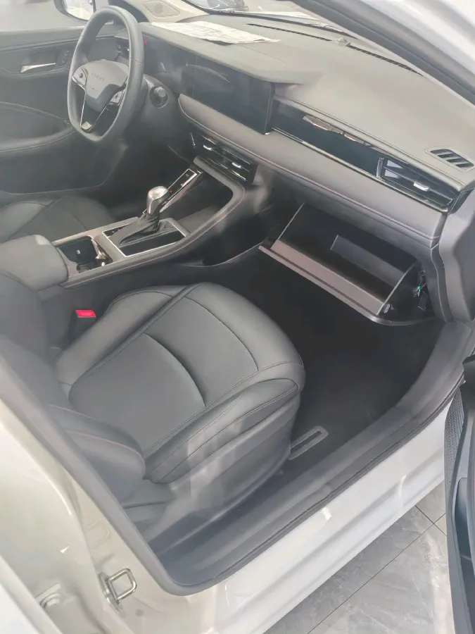 2023 Roewe i5 1.5L 129HP L4 CVT,autocango,china used car exporter,china ev exporter,chinese used car exporter,chinese used ev exporter