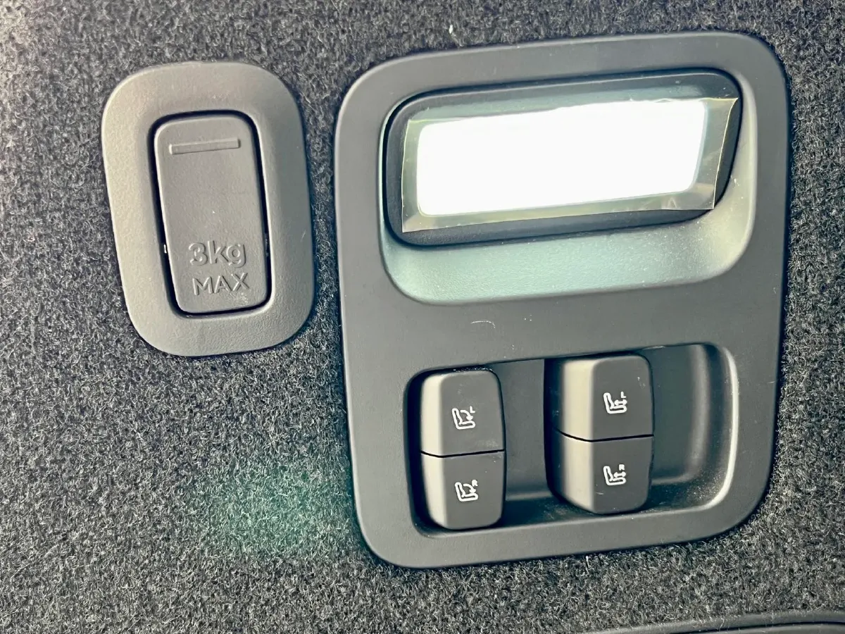 2024 AITO AITO M9 1.5T 152HP L4 REEV 42KWH,autocango,china used car exporter,china ev exporter,chinese used car exporter,chinese used ev exporter