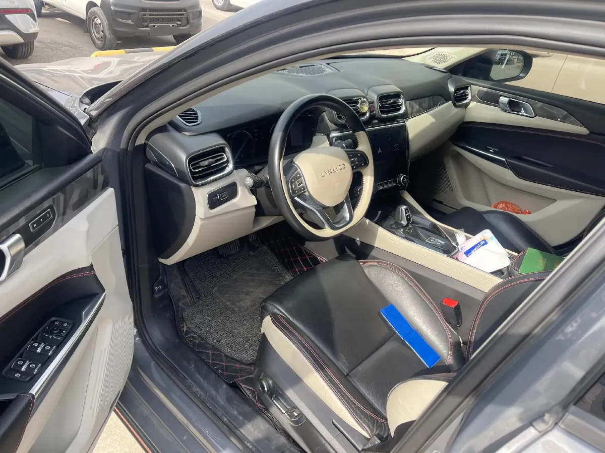 2018 Toyota C-HR 2.0L 171HP L4 CVT,autocango,china used car exporter,china ev exporter,chinese used car exporter,chinese used ev exporter