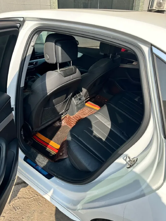 2020 Audi A4L 2.0T 190HP L4 7DCT,autocango,china used car exporter,china ev exporter,chinese used car exporter,chinese used ev exporter