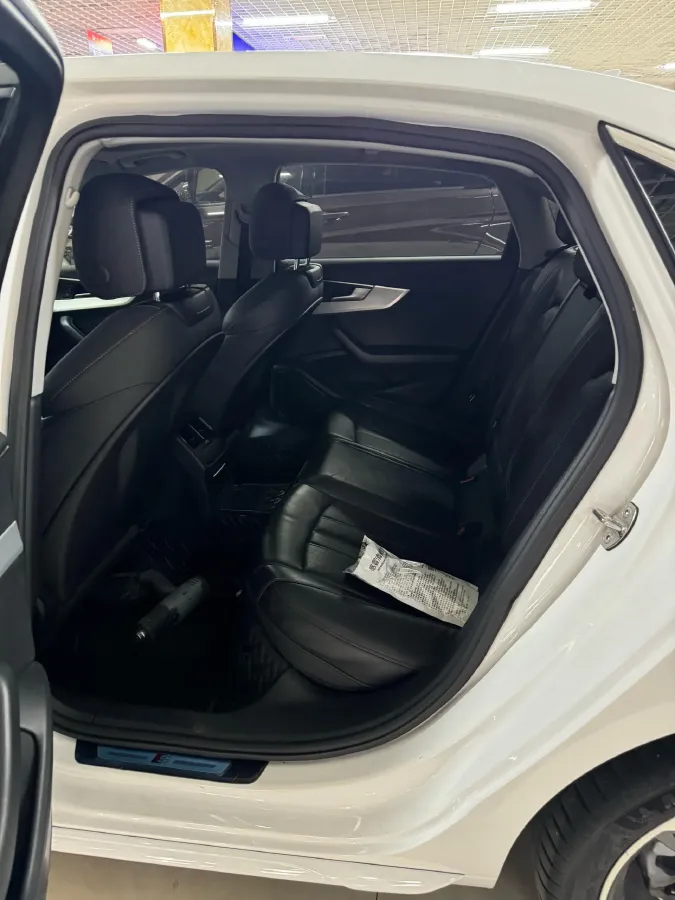 2022 Audi A4L 2.0T 190HP L4 7DCT,autocango,china used car exporter,china ev exporter,chinese used car exporter,chinese used ev exporter