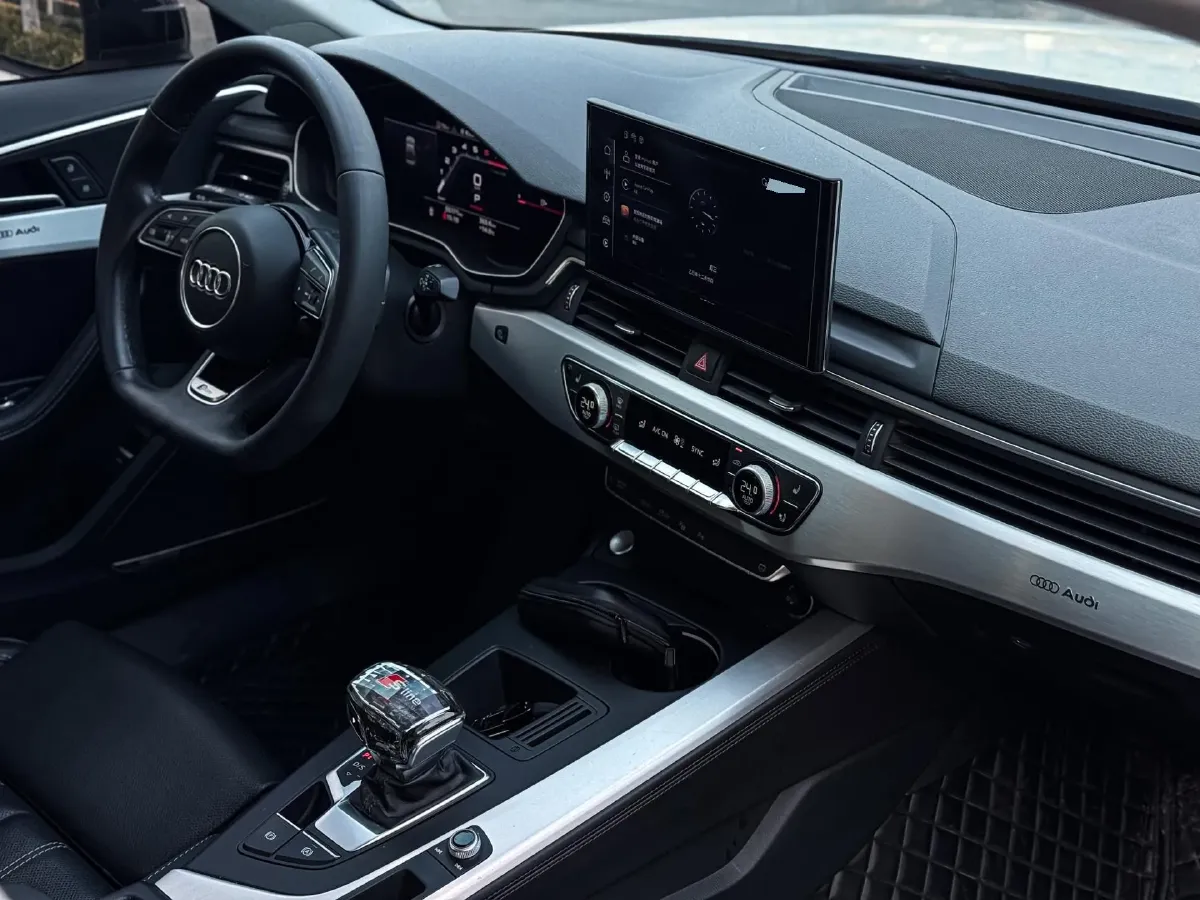 2022 Audi A4L 2.0T 190HP L4 7DCT,autocango,china used car exporter,china ev exporter,chinese used car exporter,chinese used ev exporter