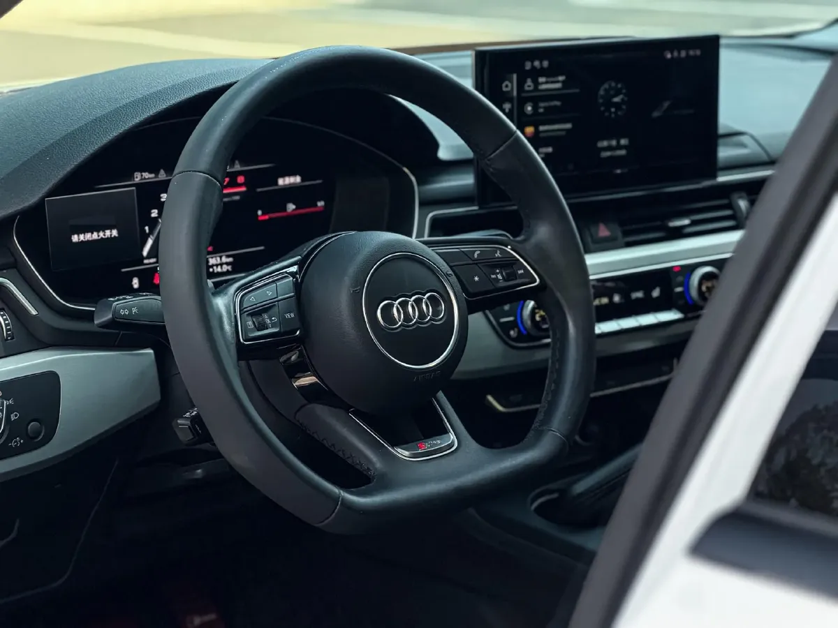 2022 Audi A4L 2.0T 190HP L4 7DCT,autocango,china used car exporter,china ev exporter,chinese used car exporter,chinese used ev exporter