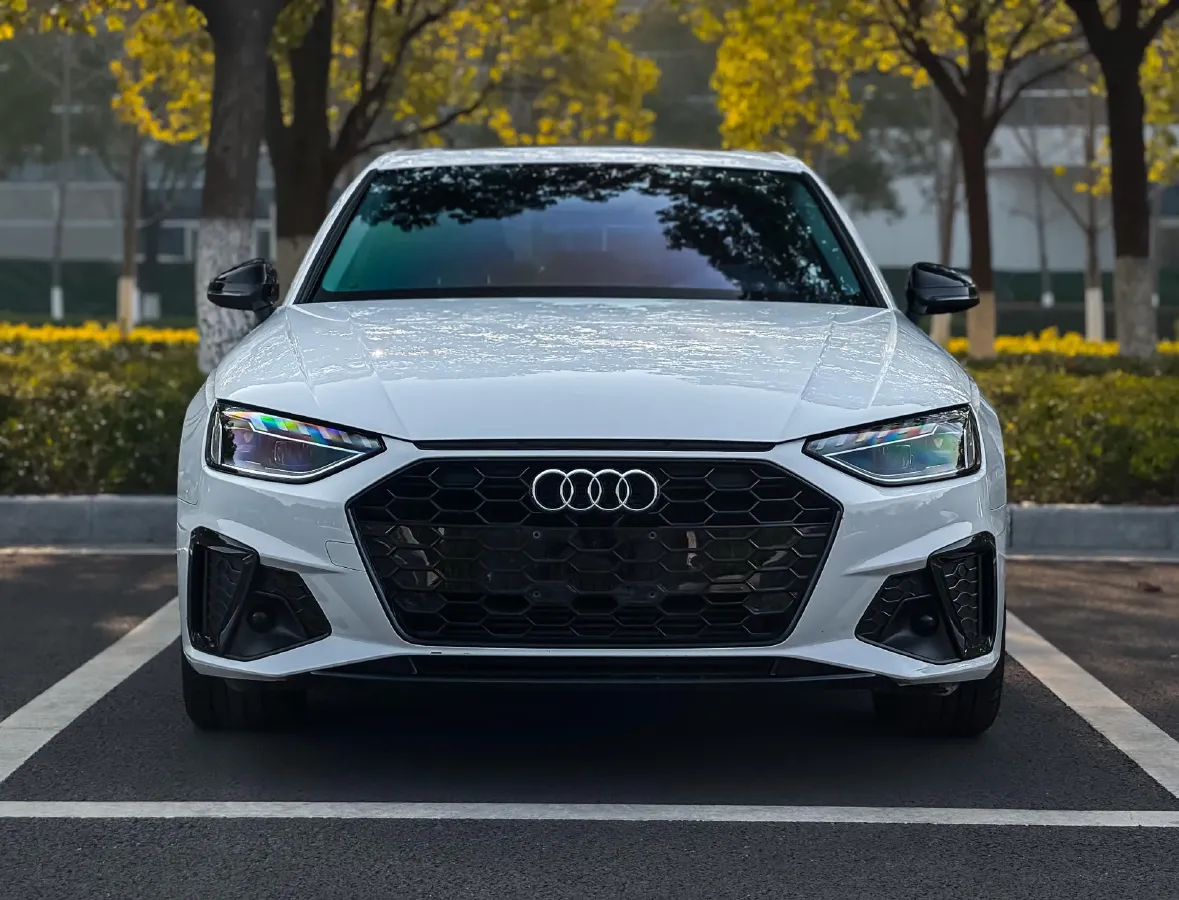 2022 Audi A4L 2.0T 190HP L4 7DCT,autocango,china used car exporter,china ev exporter,chinese used car exporter,chinese used ev exporter