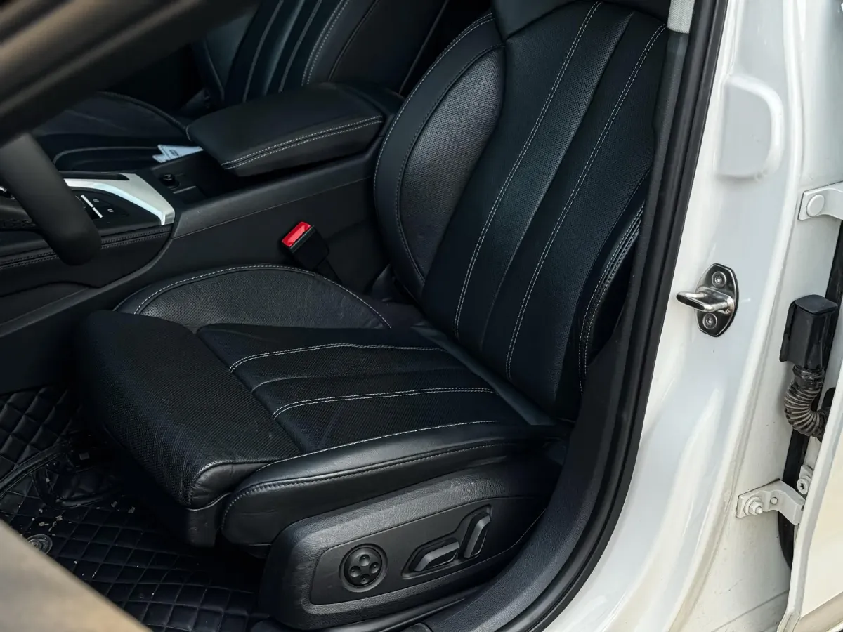 2022 Audi A4L 2.0T 190HP L4 7DCT,autocango,china used car exporter,china ev exporter,chinese used car exporter,chinese used ev exporter