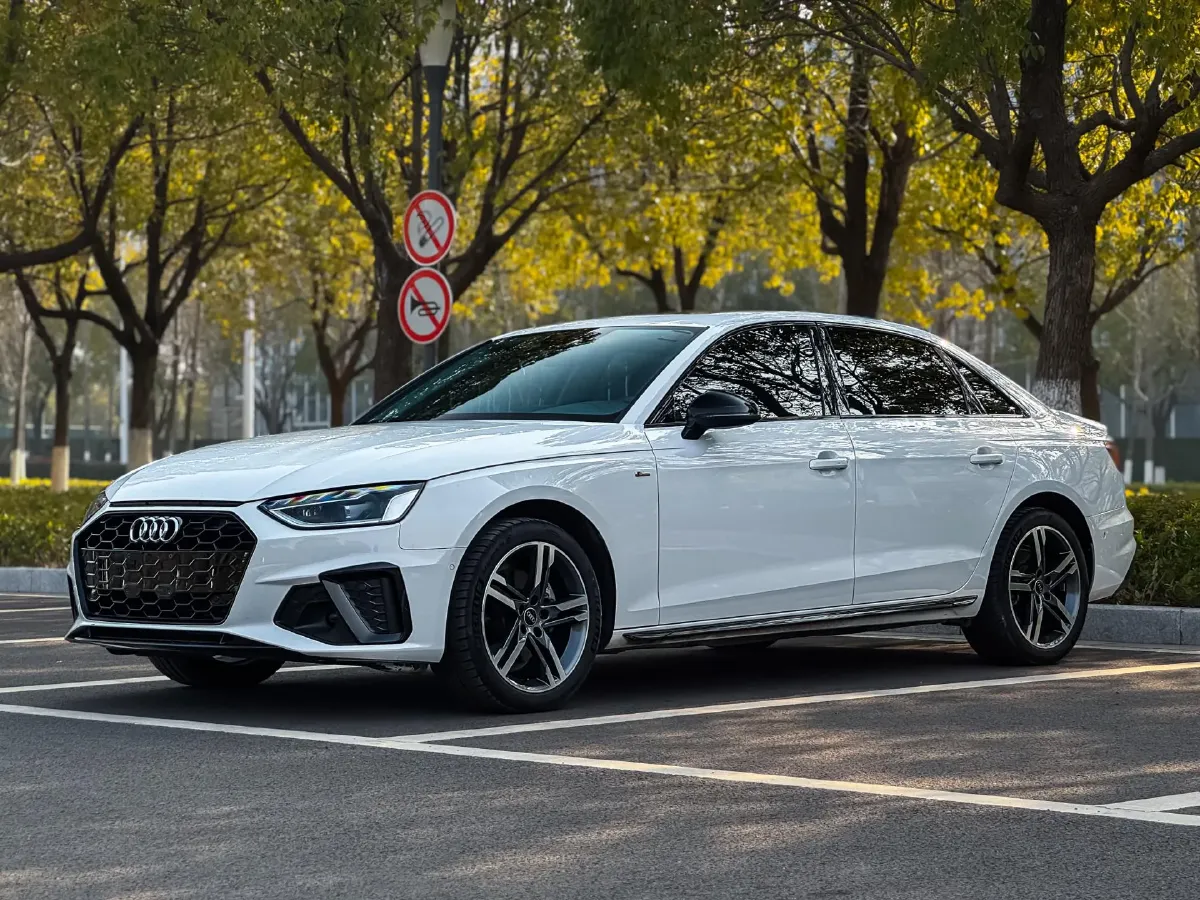 2022 Audi A4L 2.0T 190HP L4 7DCT,autocango,china used car exporter,china ev exporter,chinese used car exporter,chinese used ev exporter